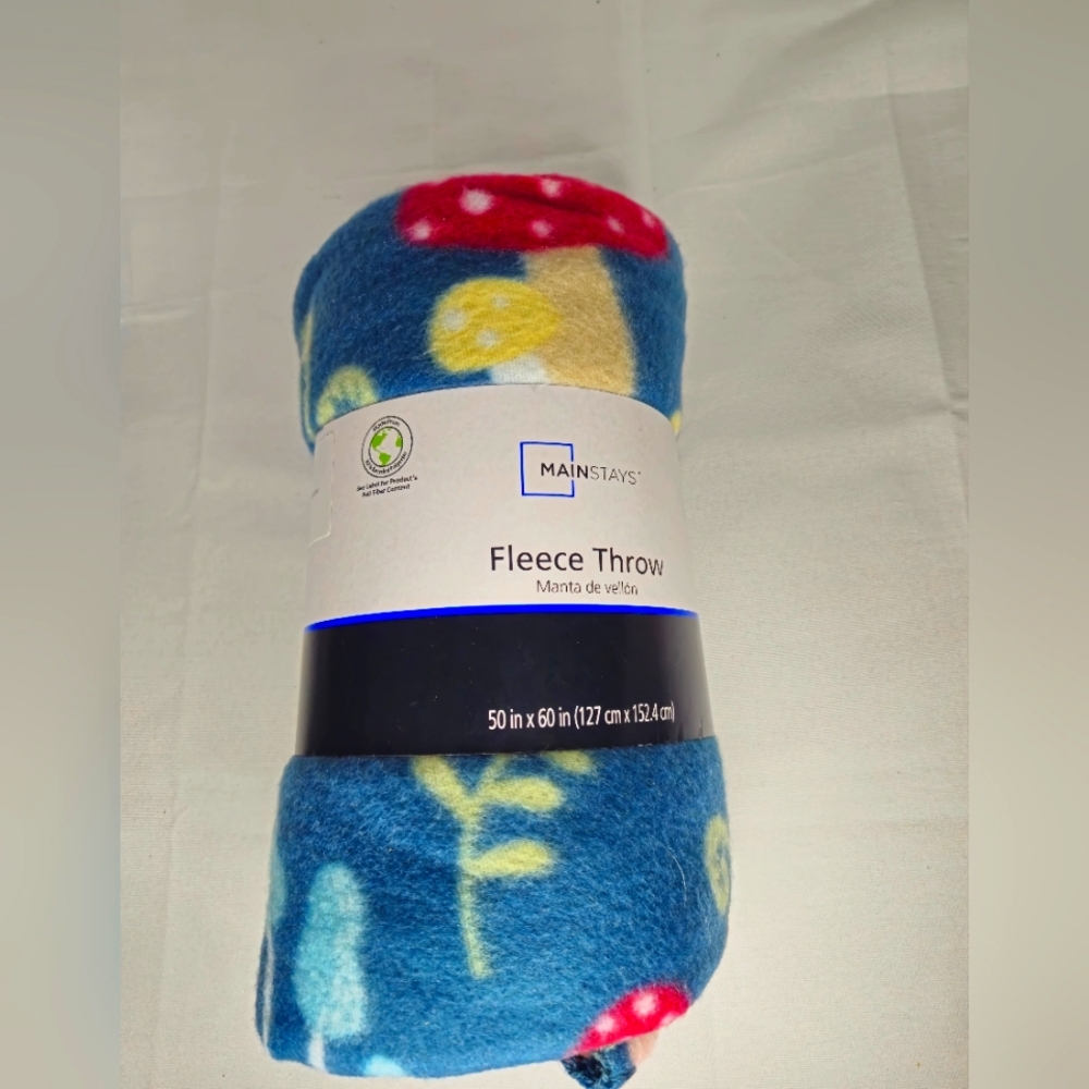 NWT MAINSTAYS FLEECE THROW-MUSHROOMS 50 IN X 60 IN.